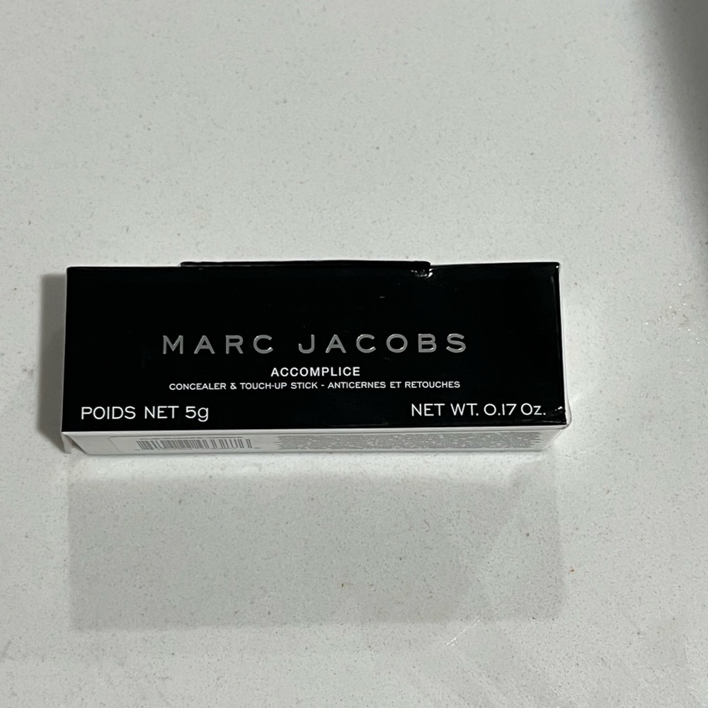 Marc jacobs accomplice concealer